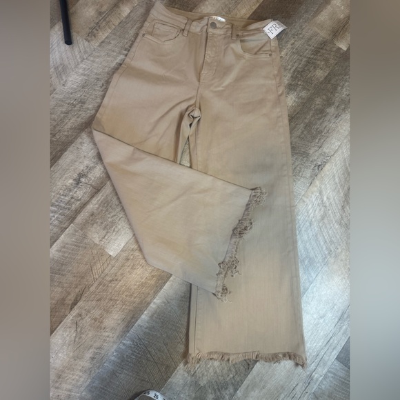 Risen size 9 wide leg FRAY crop jeans, NWT, cream color, fray cuff detail - Picture 1 of 10